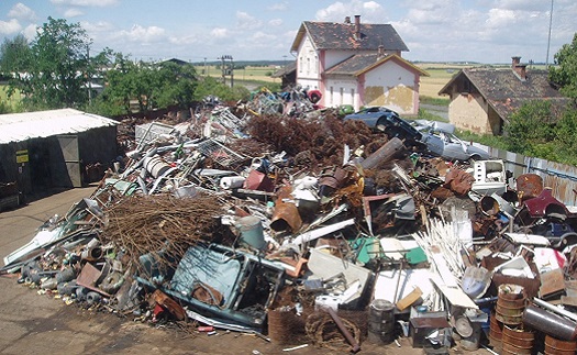 Železný šrot a jiný odpadní materiál